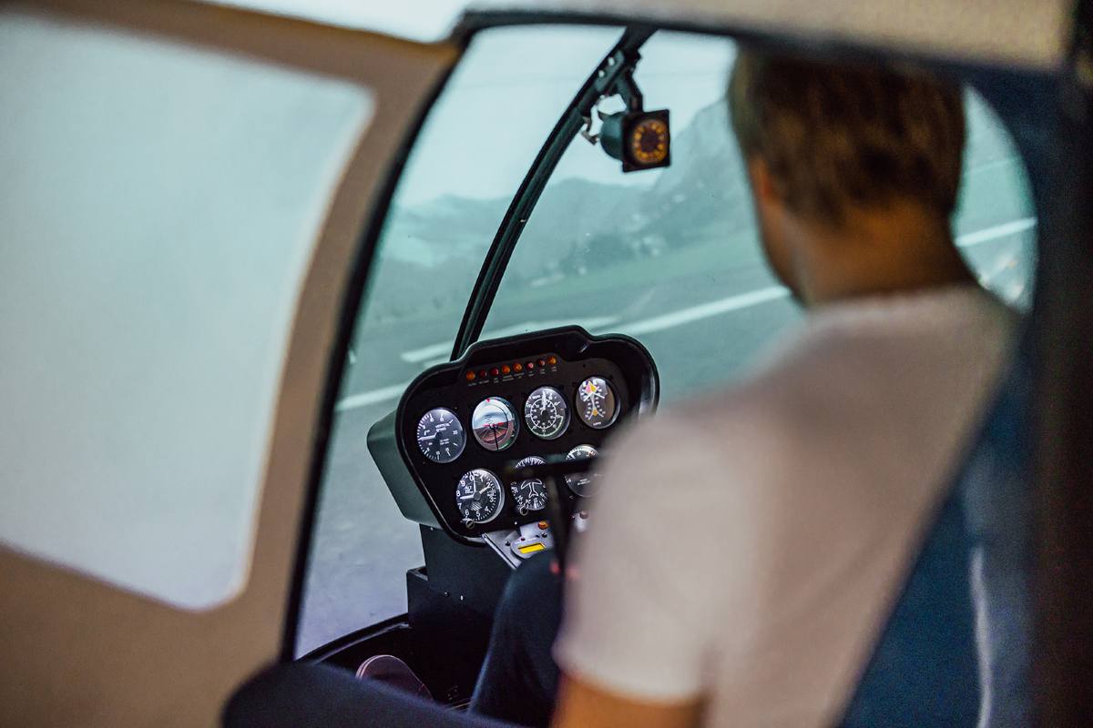 Robinson R22 helicopter simulator